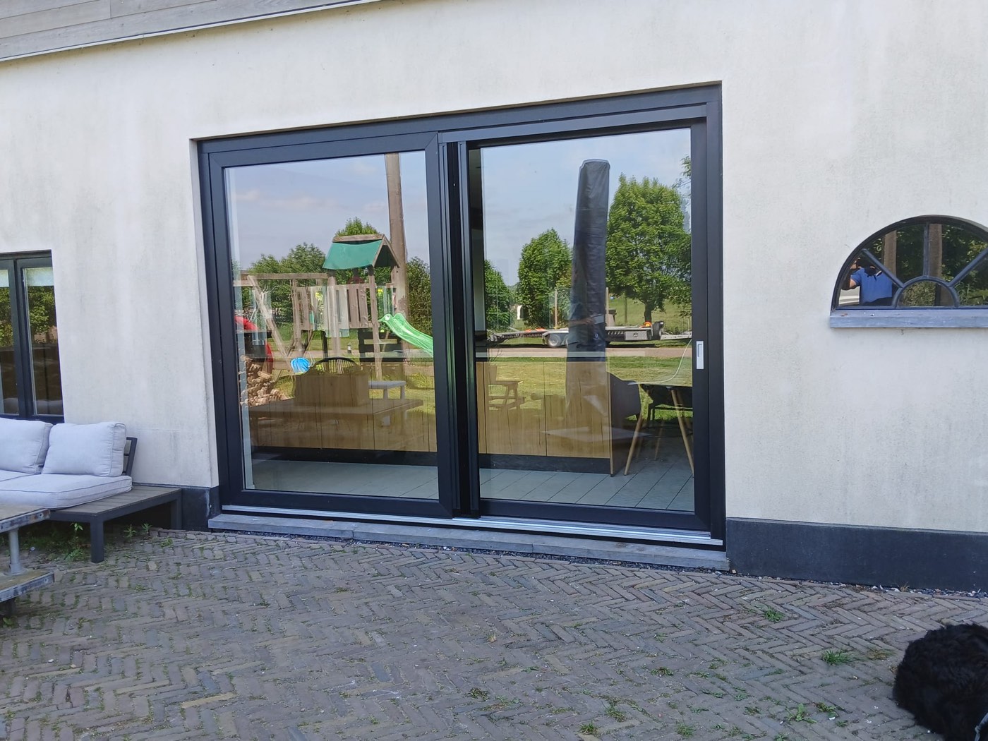 Kunststof schuifpui antraciet aan de tuinzijde