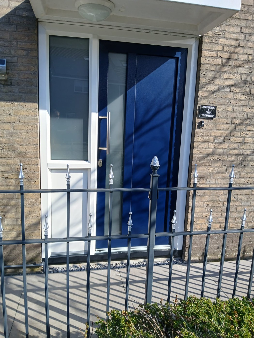 Voordeur blauw met zijlicht